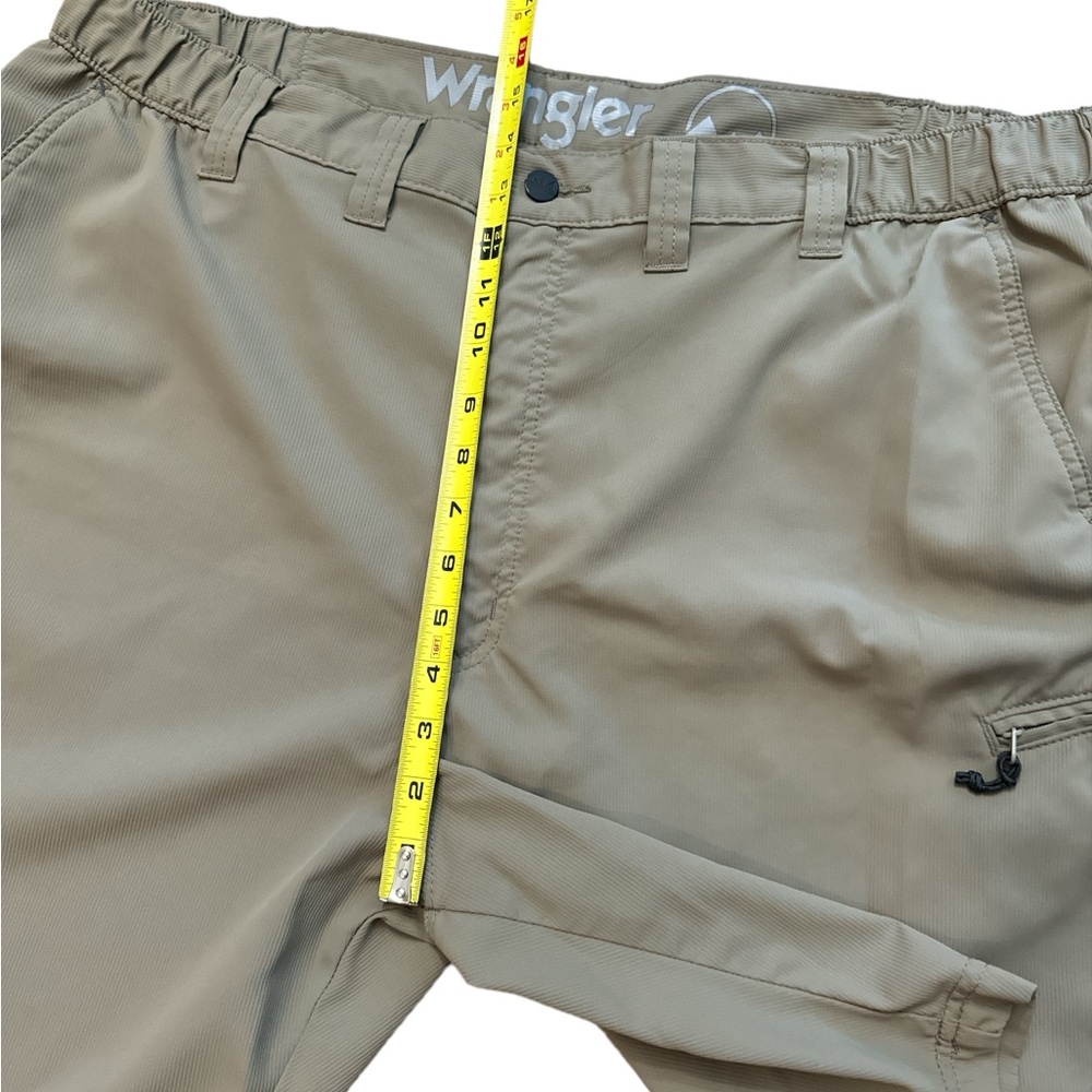 Wrangler Men’s Shorts Size 44 Tan Chino Bermuda Hike Outdoor Workwear Pockets - Picture 5 of 9